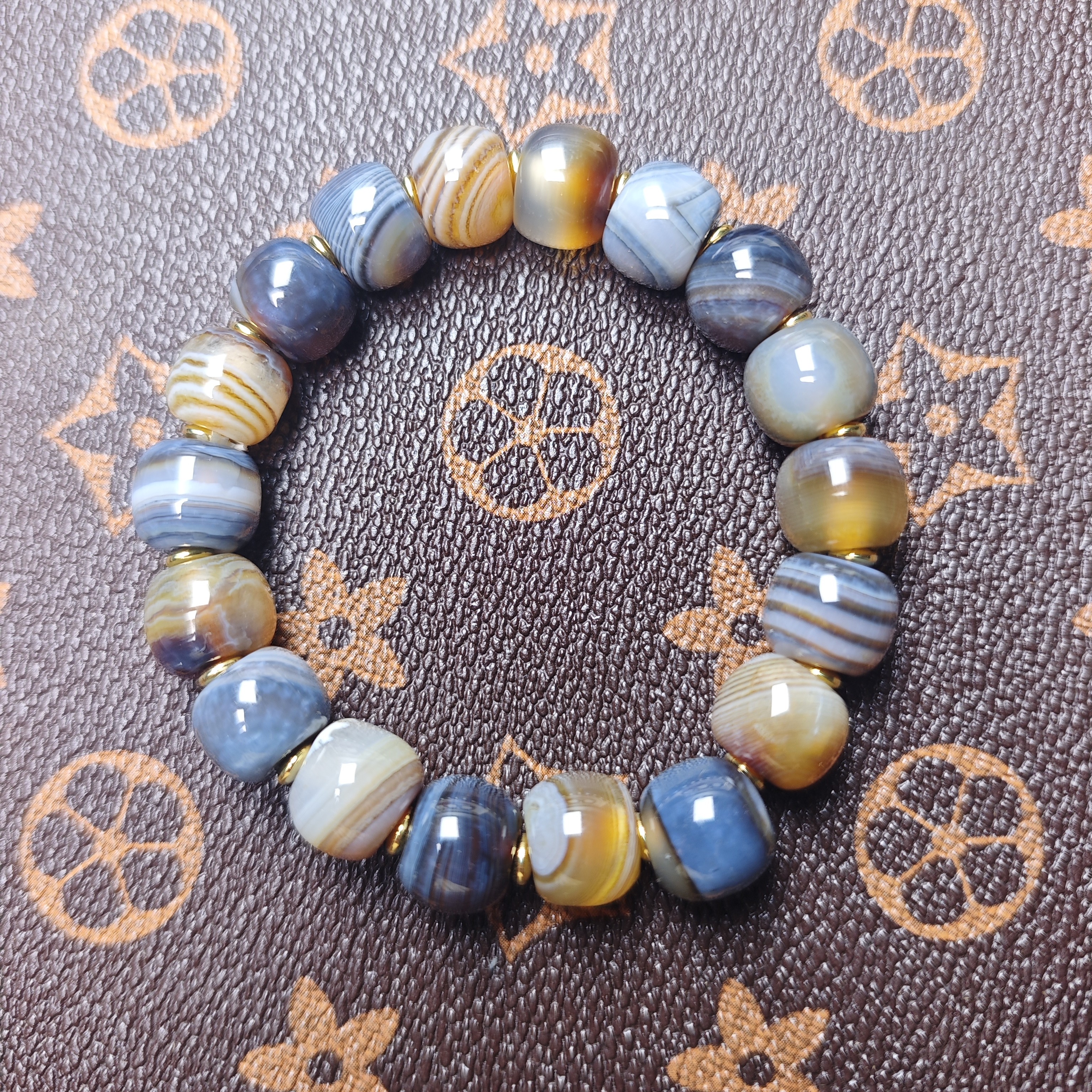 老型精工天然蓝沁缠丝玛瑙特色手串随机发