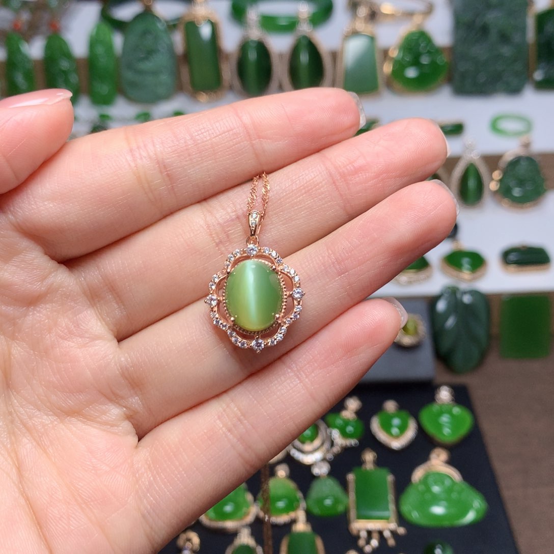 和田玉（碧玉）未镶嵌吊坠桃**串