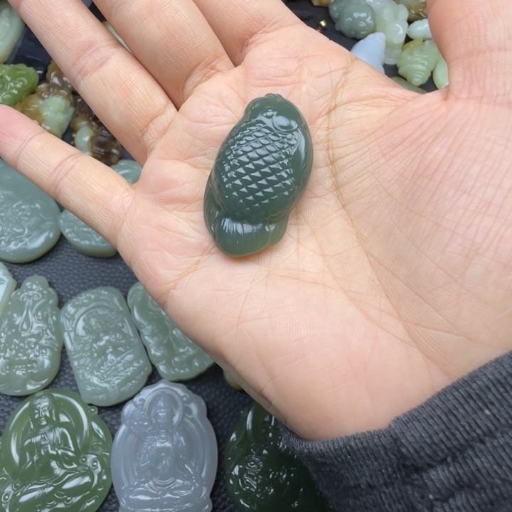 和田玉未镶嵌颈饰