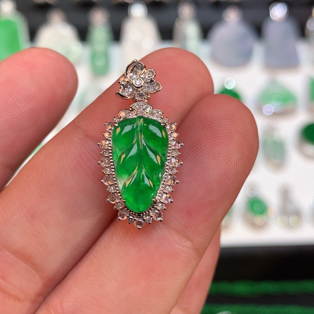 翡翠颈饰18K金镶嵌A***d吊坠