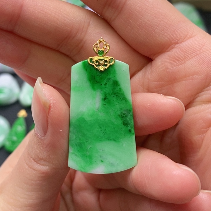翡翠颈饰未镶嵌吊坠