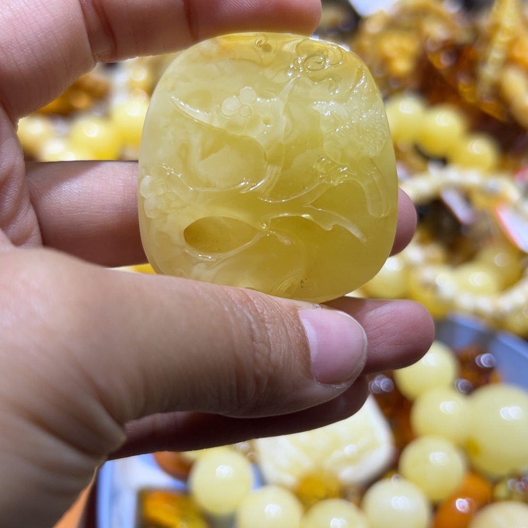 琥珀珠宝奇石未镶嵌