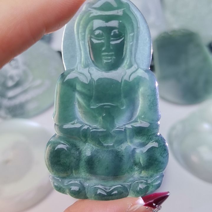 翡翠颈饰未镶嵌天然的A货翡翠