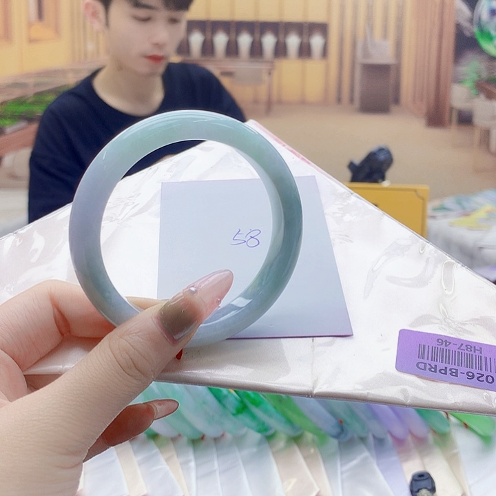 翡翠手镯未镶嵌gujvhuhjjjgggjhh