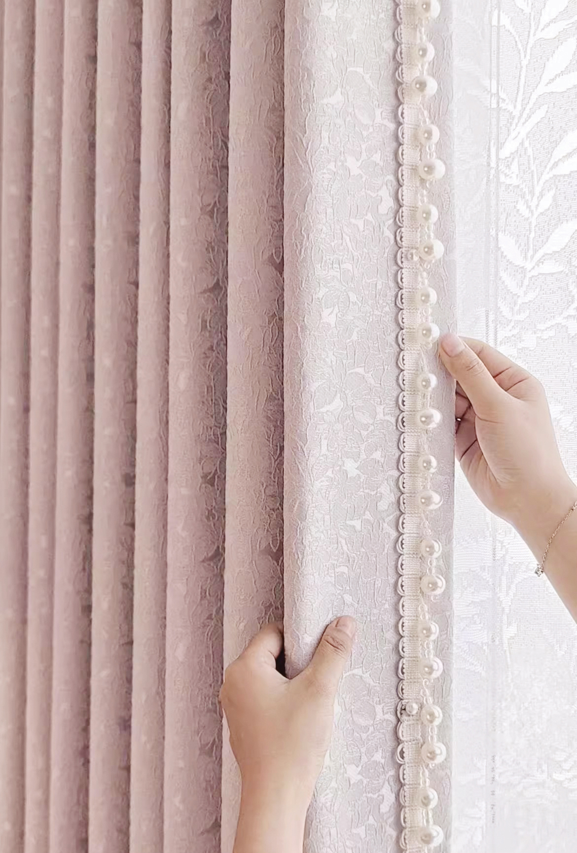 新款法式奶油风高精密提花轻奢遮光卧室客厅高级感窗帘玫瑰物语