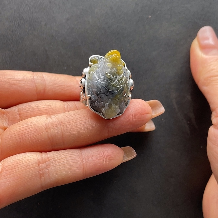 羊***翡翠未镶嵌戒指666