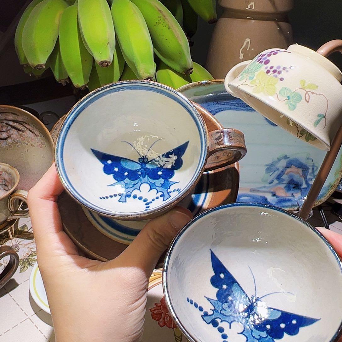咖啡杯和茶杯是我们学校一