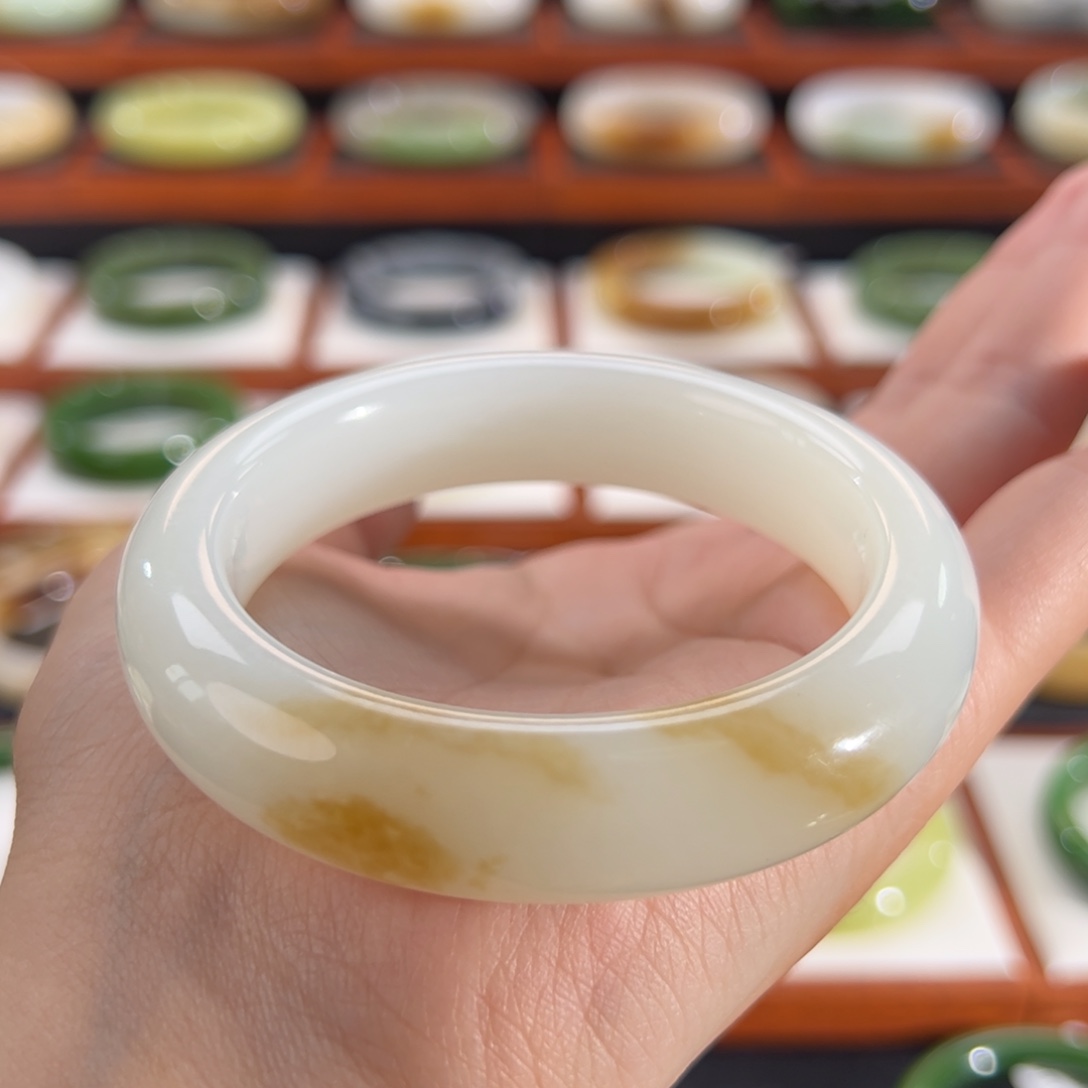 和田玉（糖玉）手镯未镶嵌