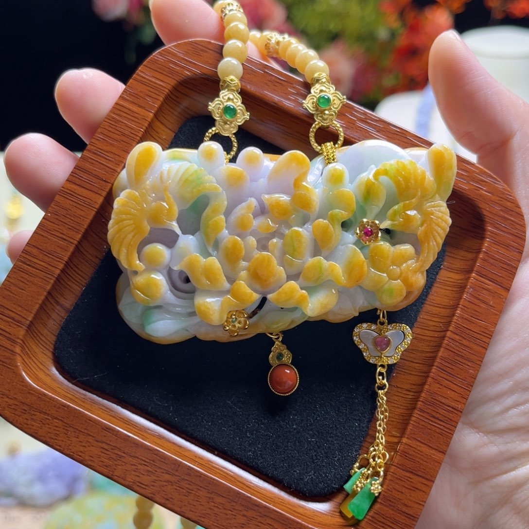 翡翠颈饰未镶嵌天然