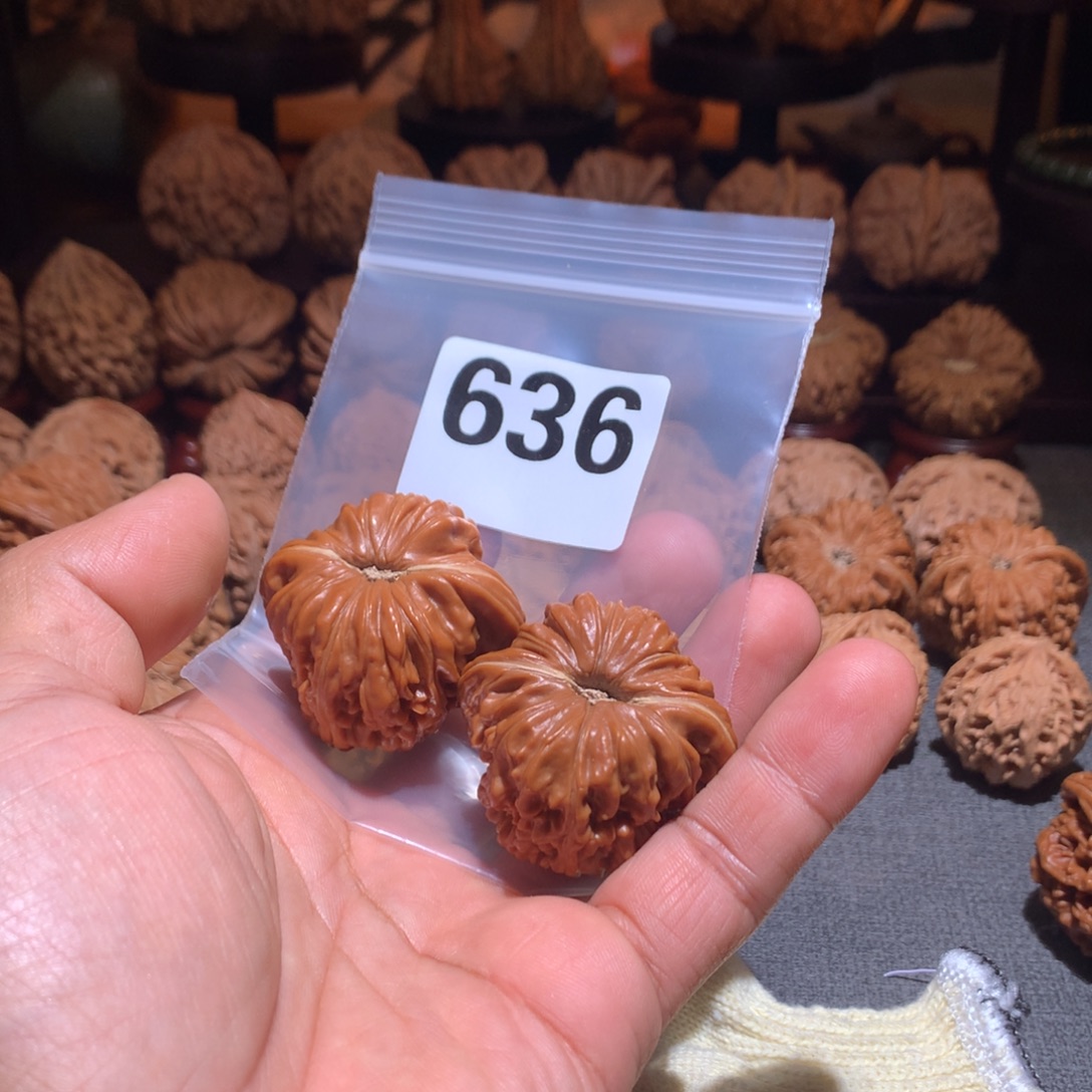 小***年桃核把件拱桥楼636号
