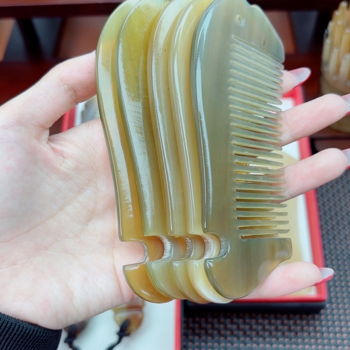 纯手工制作纯牛角梳子