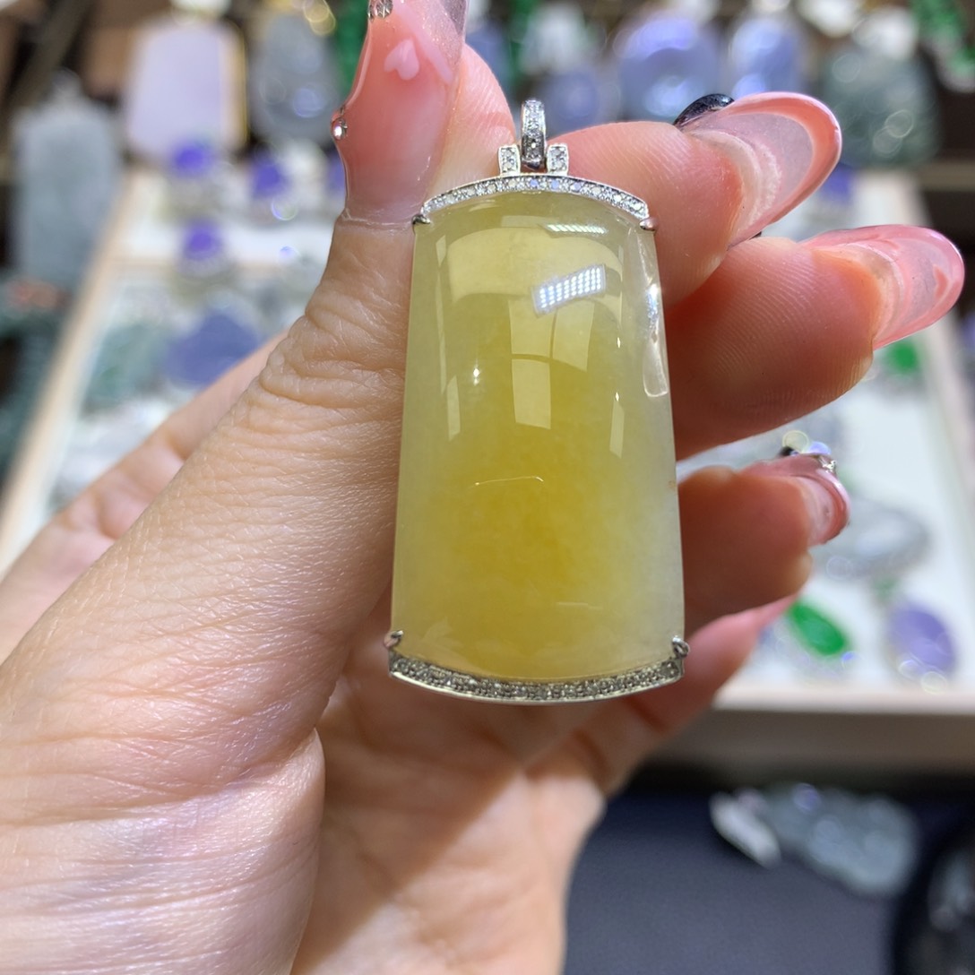 翡翠颈饰18K金镶嵌翡翠