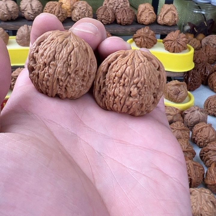 文玩核桃吊坠31 尺全品无修南疆石手捻 凹底 蚂蚁拉丝纹