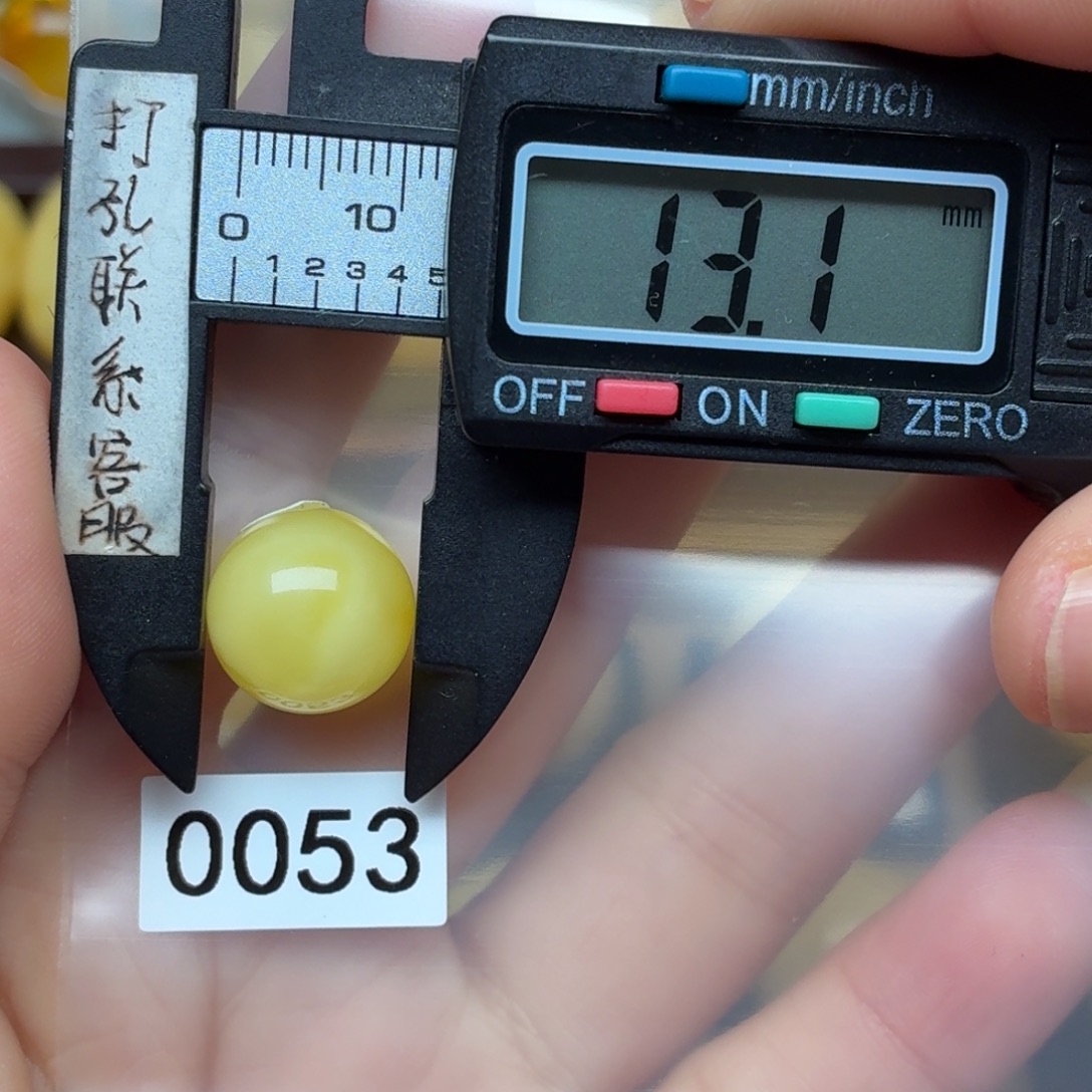 尚***颜琥珀未镶嵌裸石蜜蜡