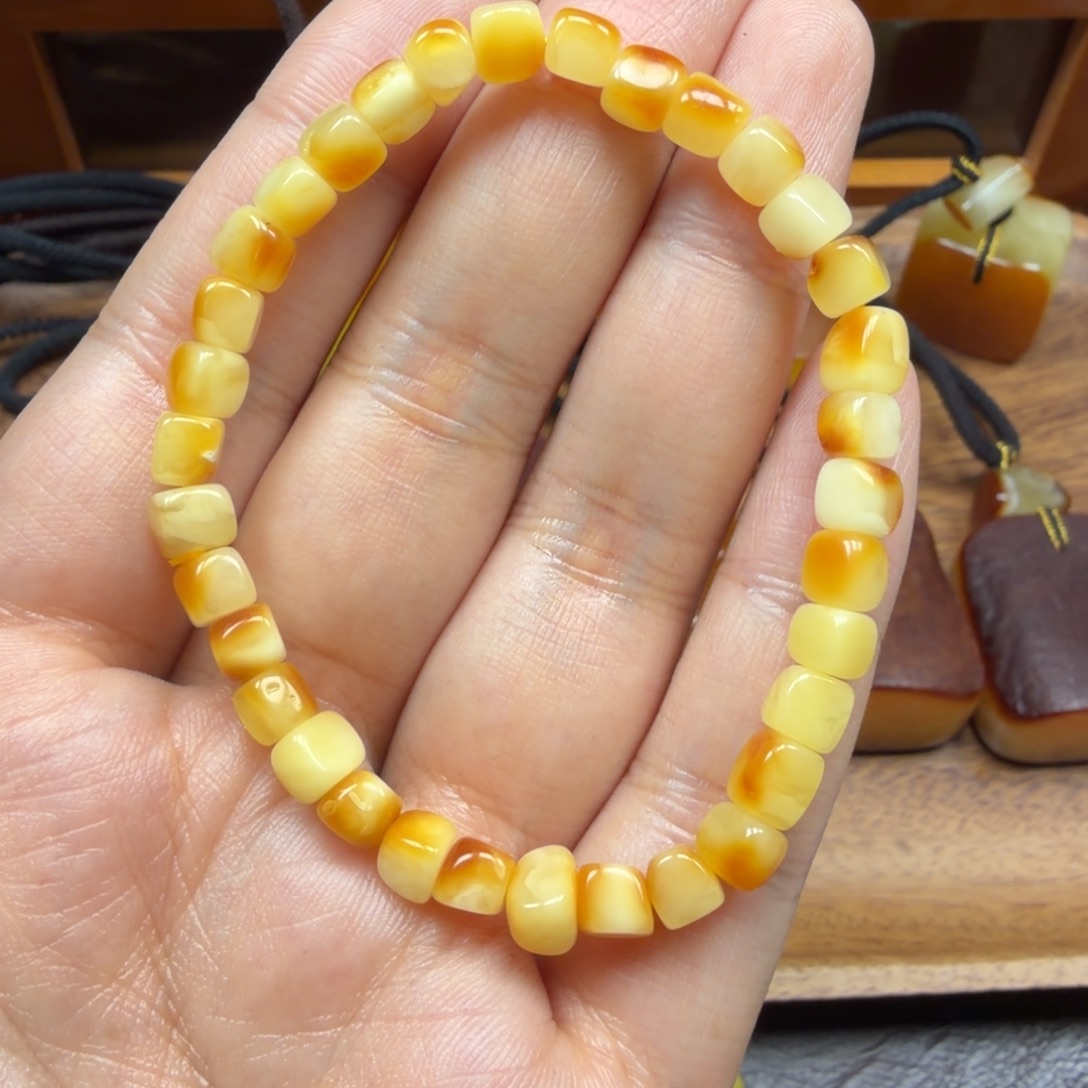 琥珀未镶嵌吊坠(赠链)