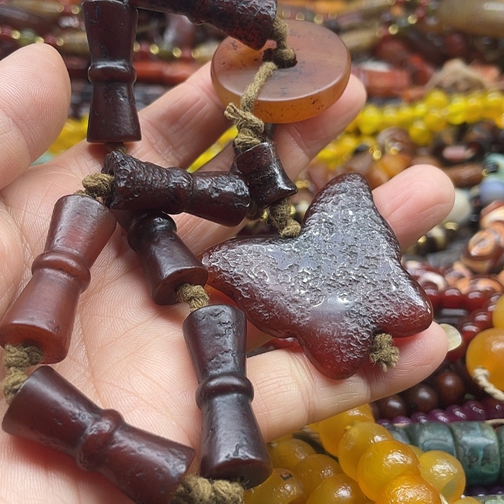 乐***遥玛瑙/玉髓未镶嵌颈饰