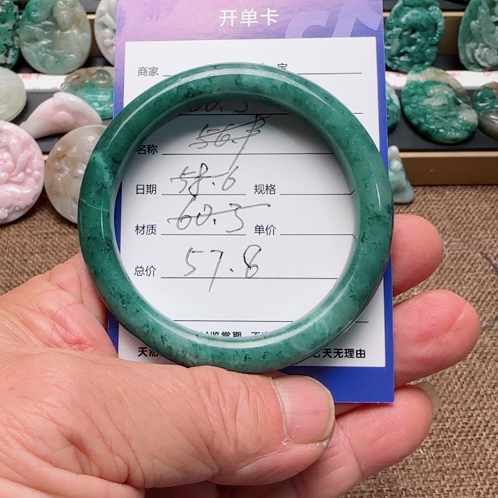 独山玉未镶嵌颈饰