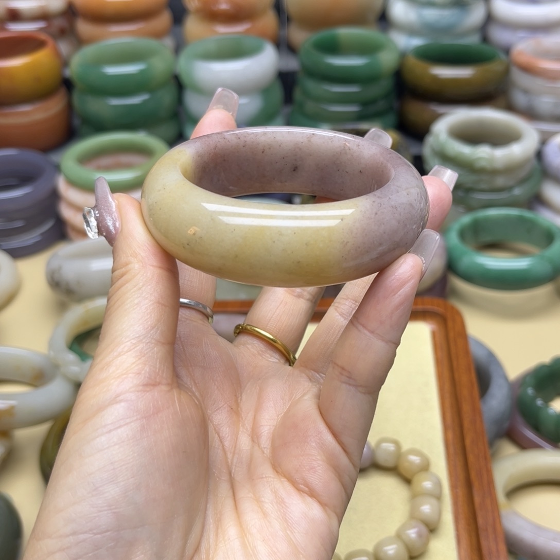 石英质玉手镯未镶嵌J****i