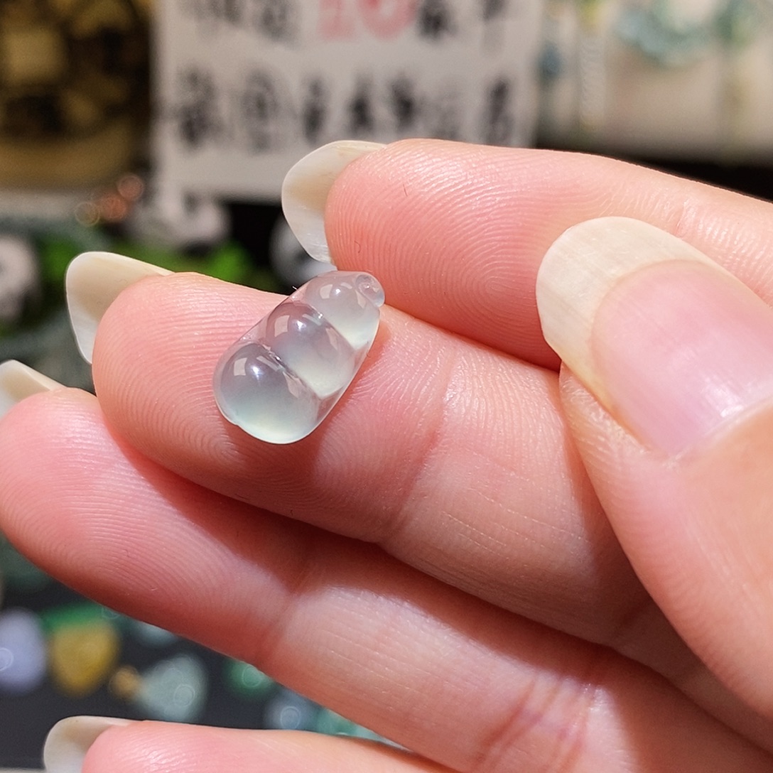 翡翠未镶嵌颈饰高冰