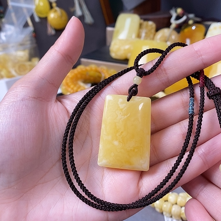 琥珀未镶嵌裸石无事牌