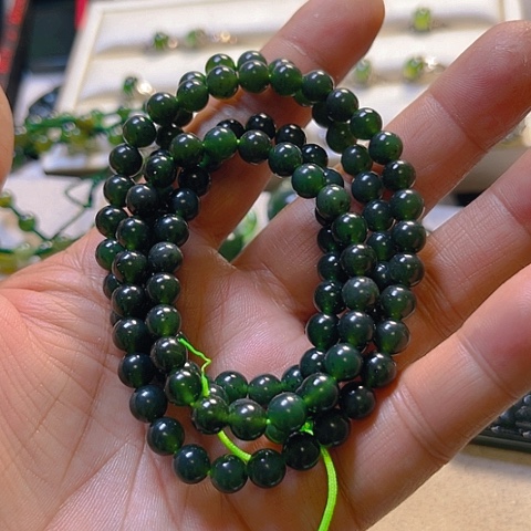 蛇纹石玉颈饰未镶嵌?***?