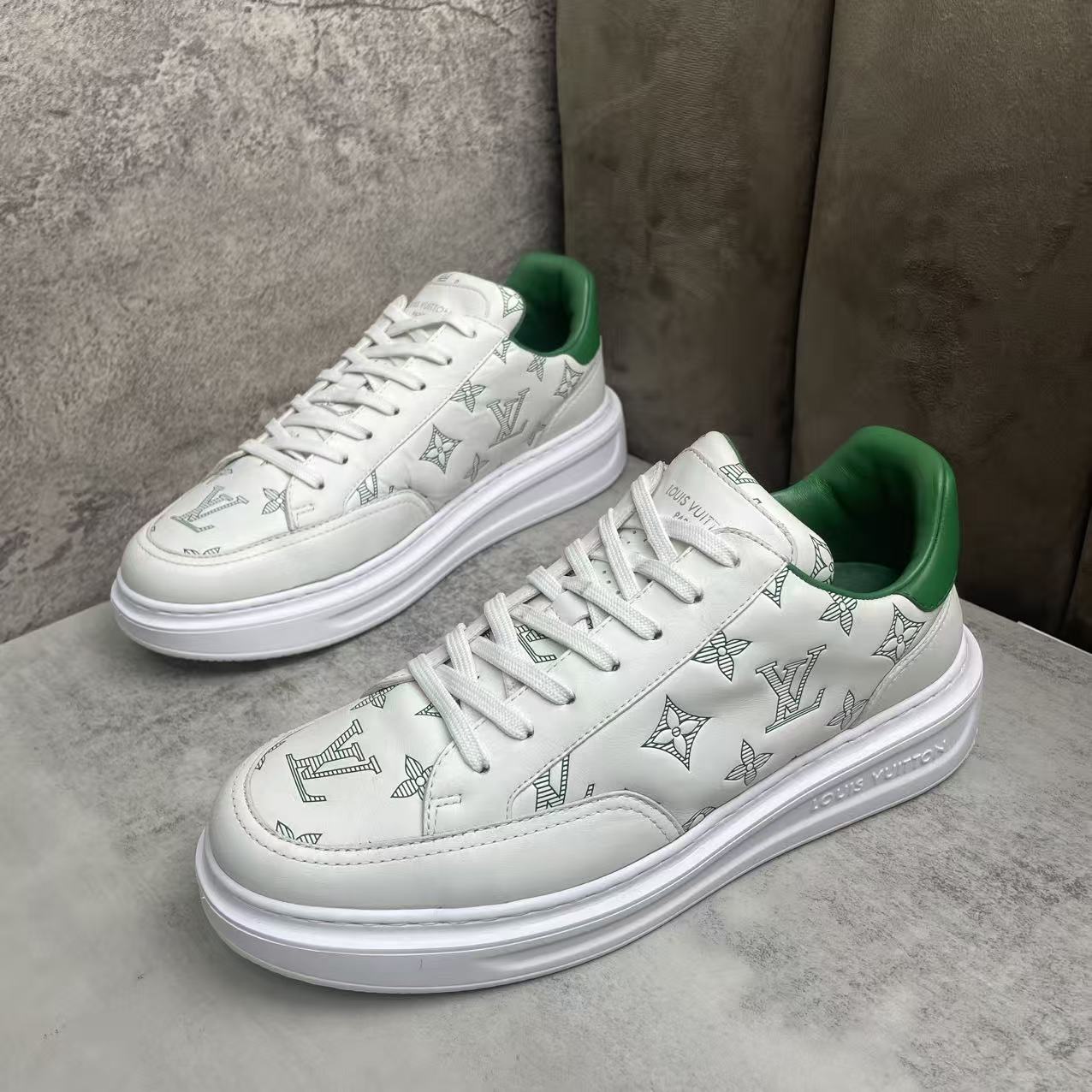 95新 LouisVuitton/路易威登 白绿浮雕休闲时尚百搭松糕鞋 40码