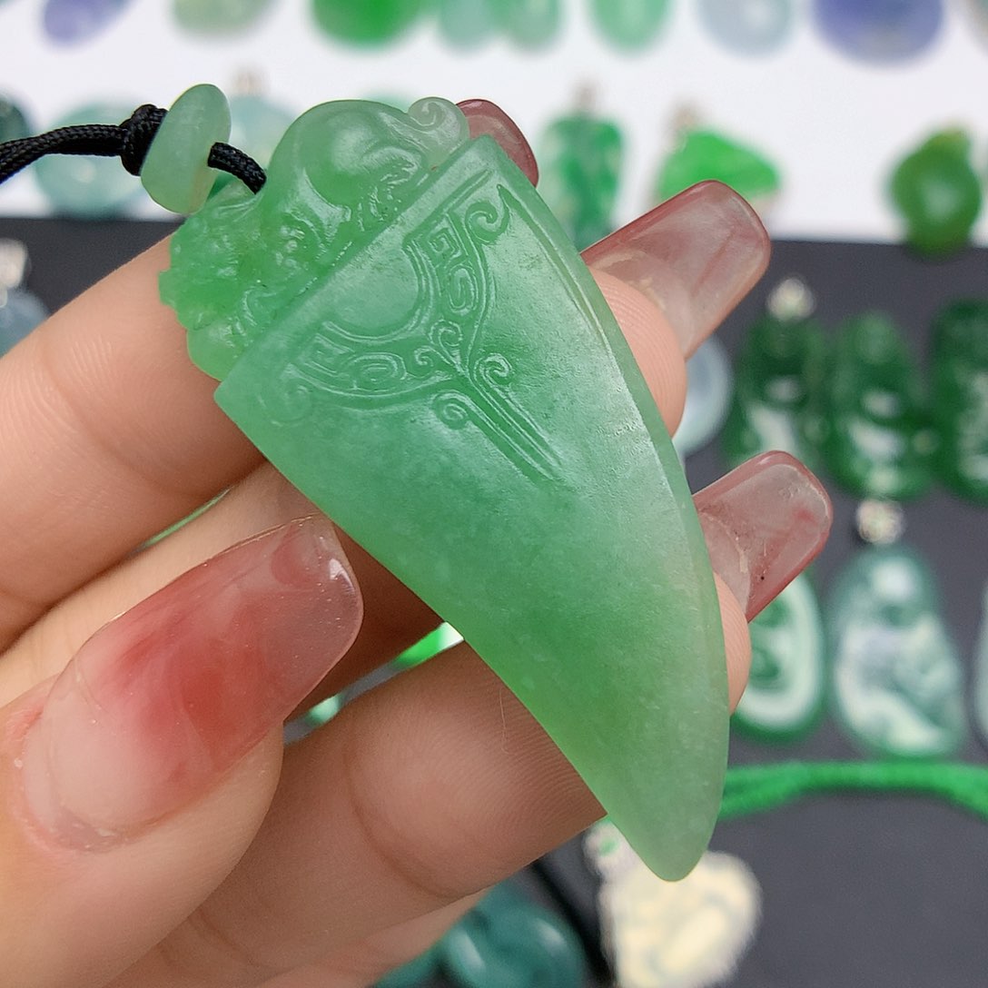 定制翡翠未镶嵌龙牙
