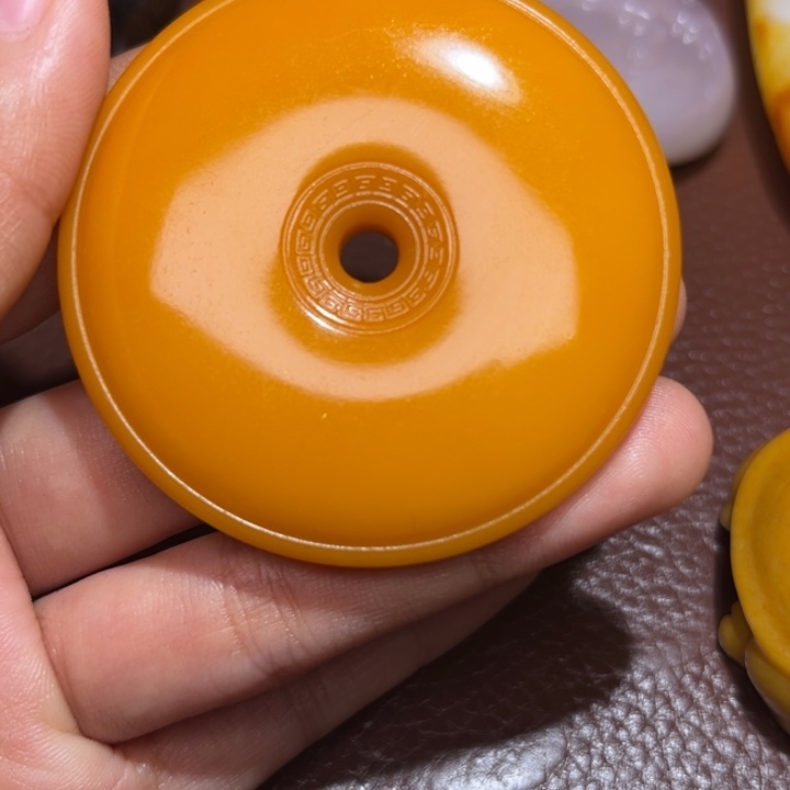 幸***。和田玉未镶嵌颈饰