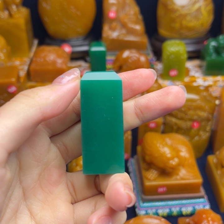 田黄石题材；工艺品