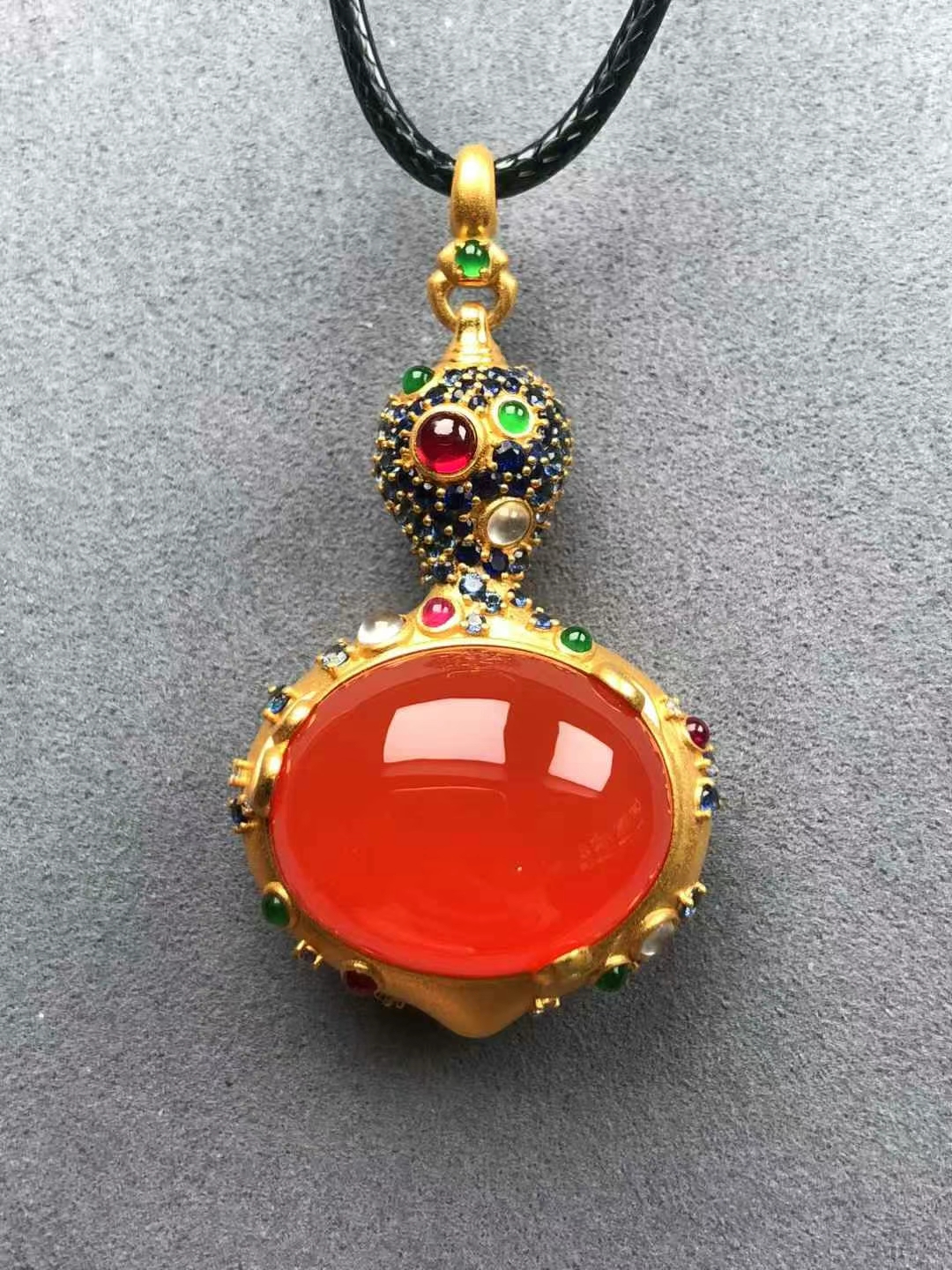 玮蔓珠宝 精品原矿保山南红18K金镶嵌宝石级冰红蛋面葫芦款吊坠