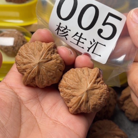 文玩核桃吊坠铁锤