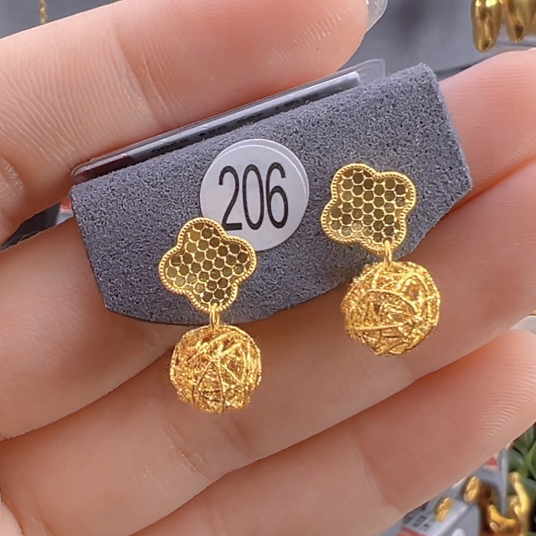 足金9999 四叶草绣球耳饰 4.34