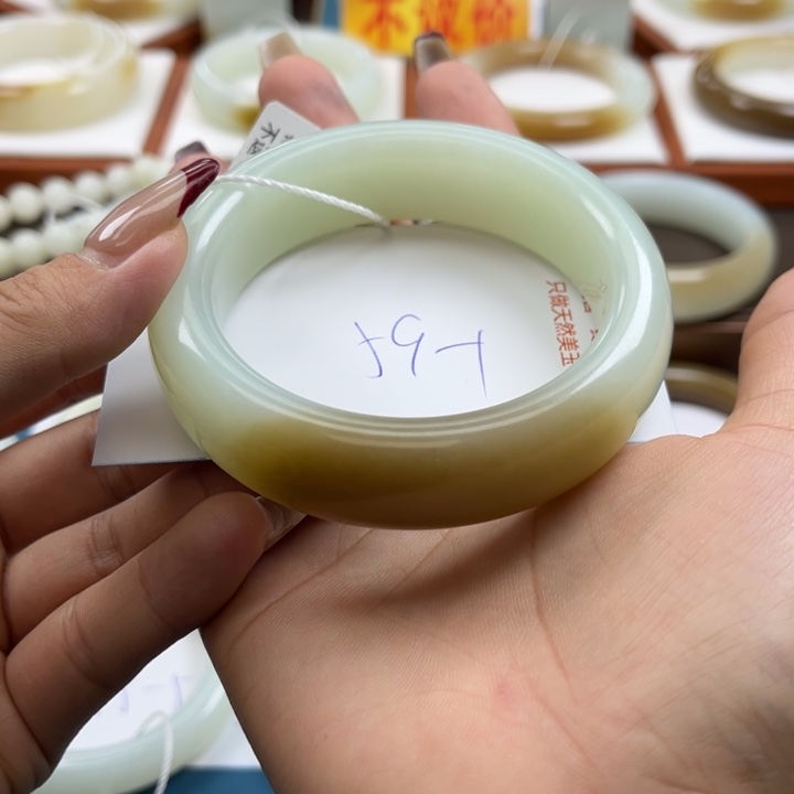 和田玉手镯未镶嵌
