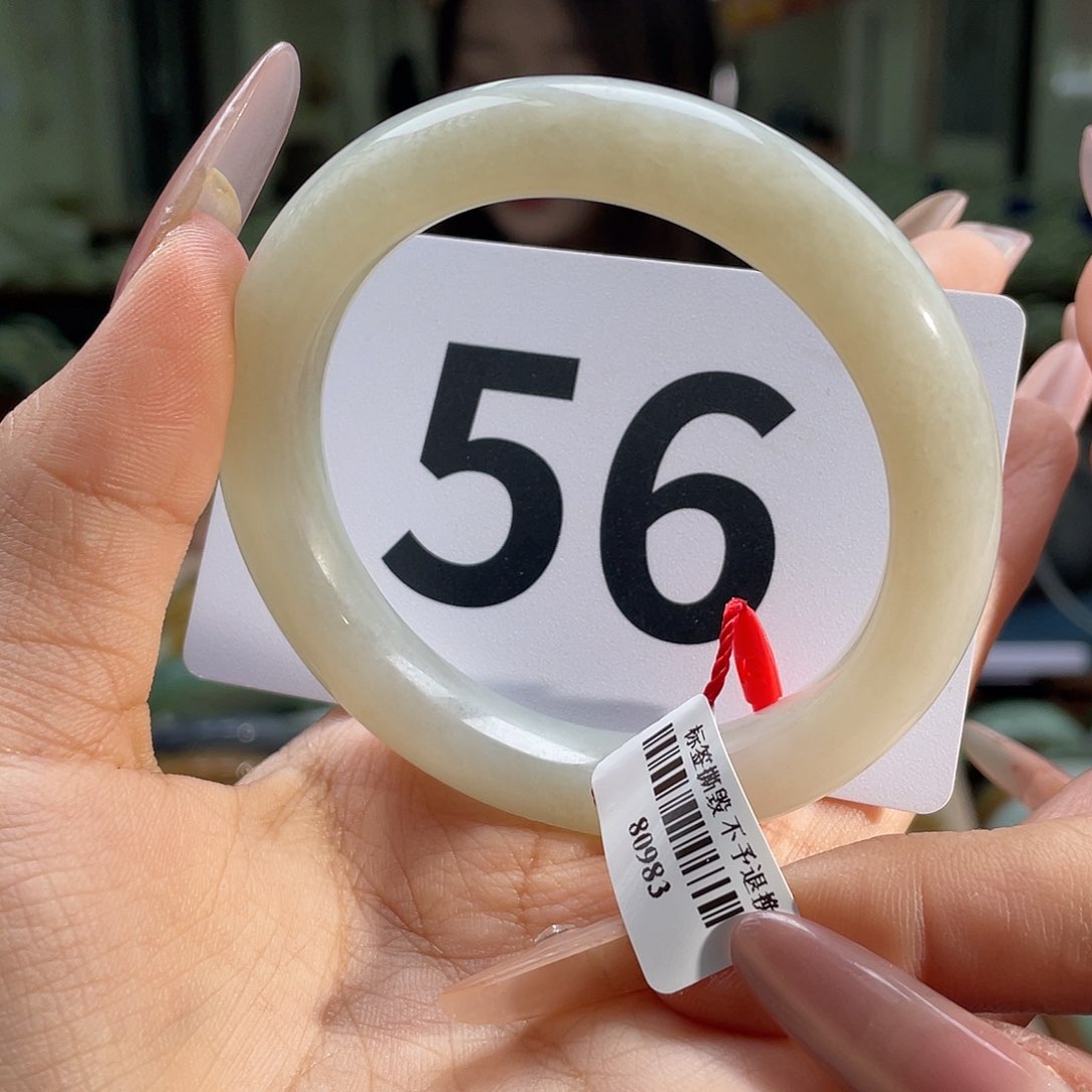 和田玉手镯未镶嵌纹