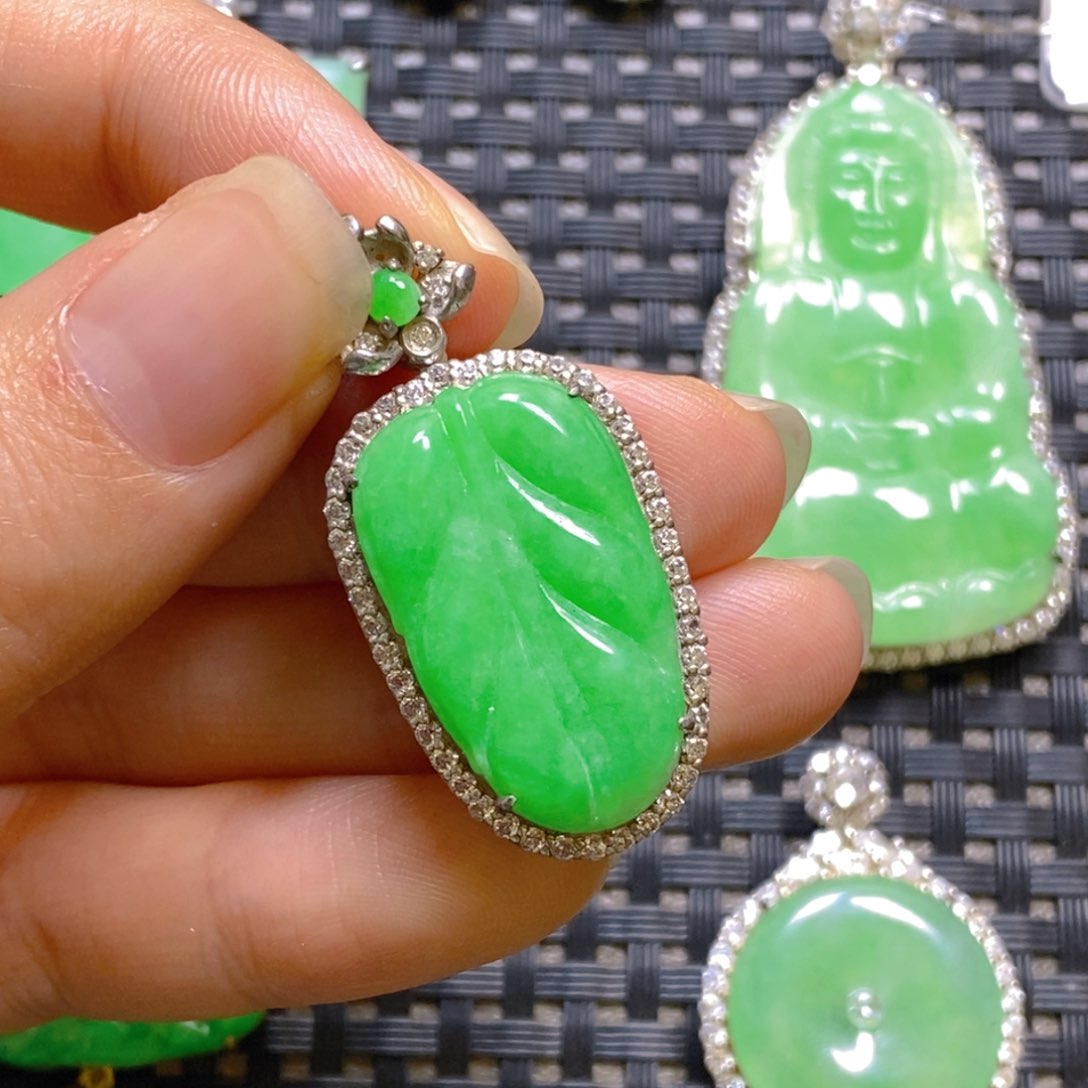 翡翠颈饰银S925镶嵌吊坠