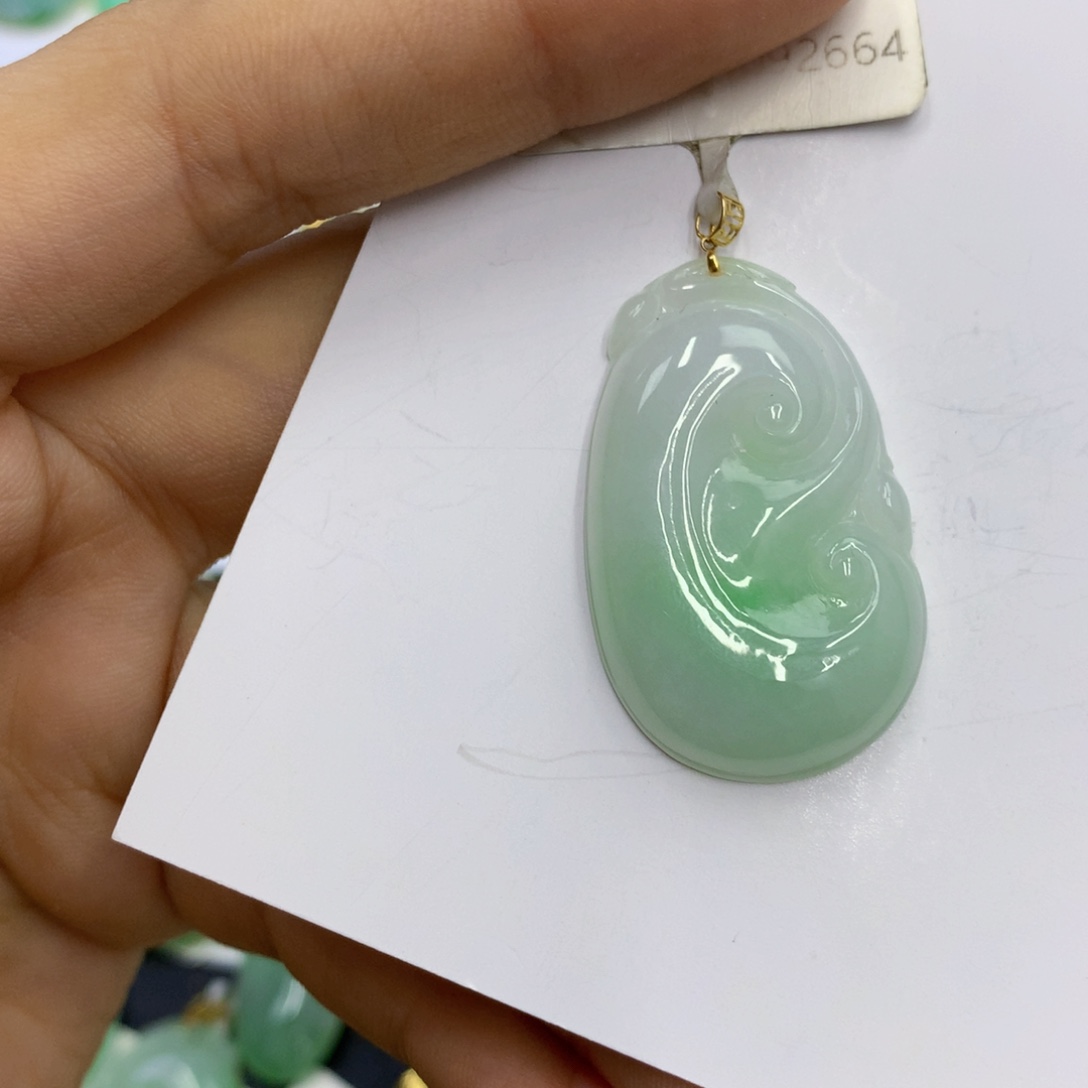 翡翠18K金镶嵌颈饰翡翠