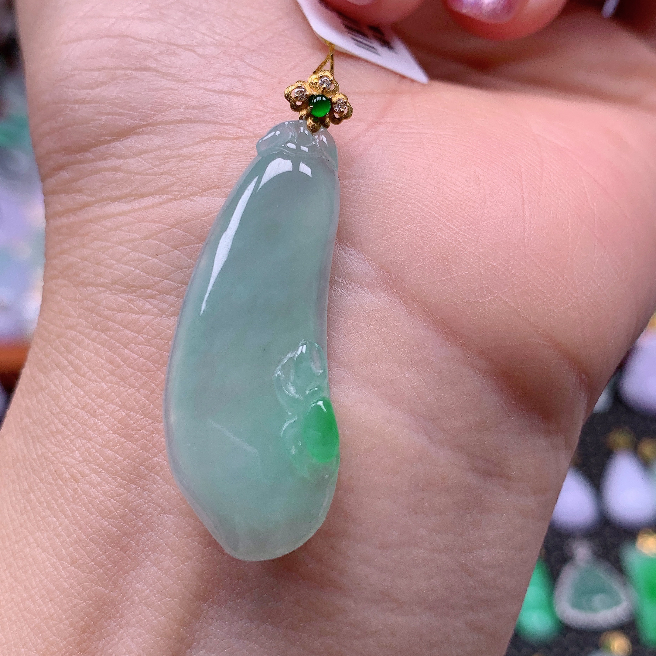 缅甸天然A货翡翠，飘绿福瓜 编号13/1101尺寸37-14.9-4.8