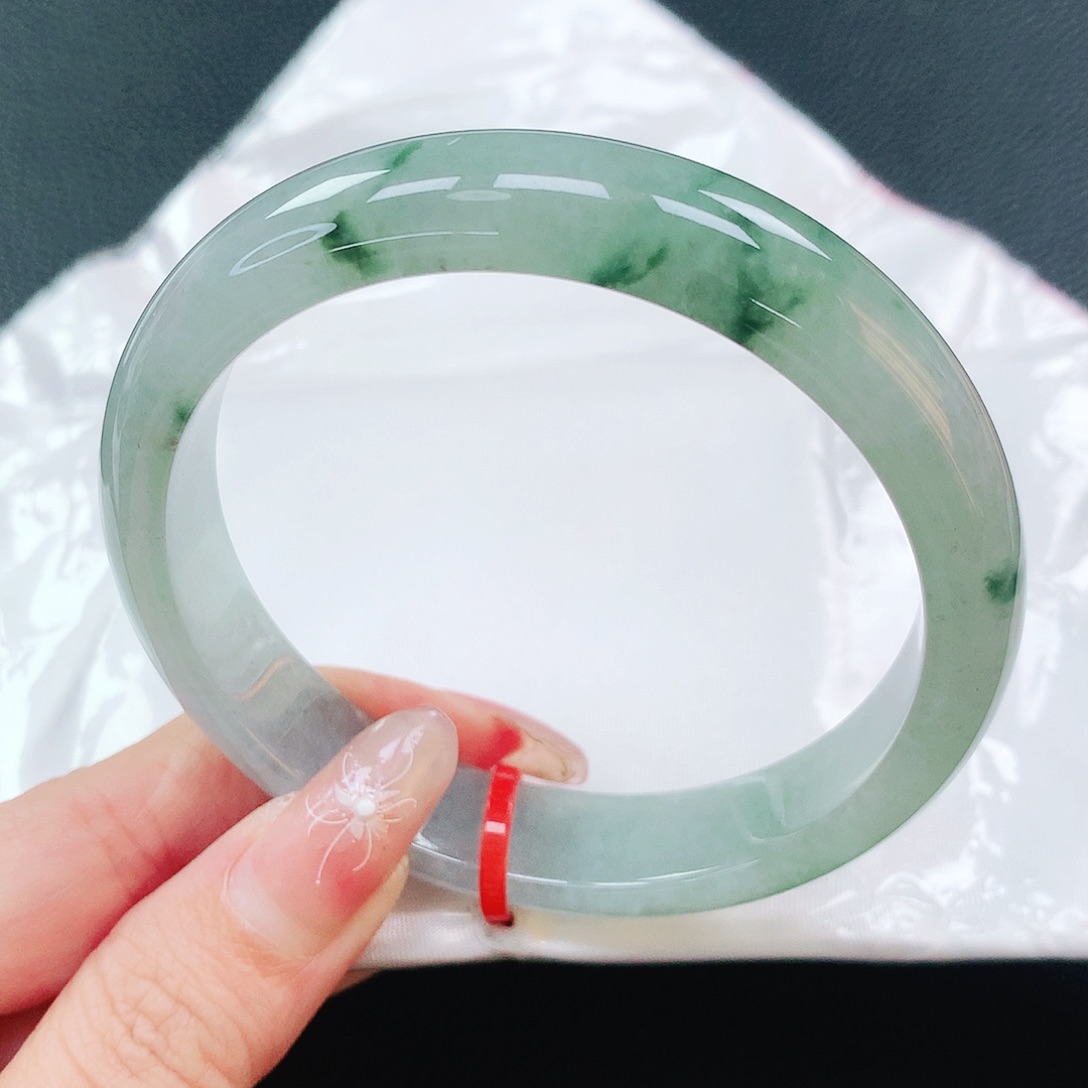 翡翠手镯未镶嵌60圈