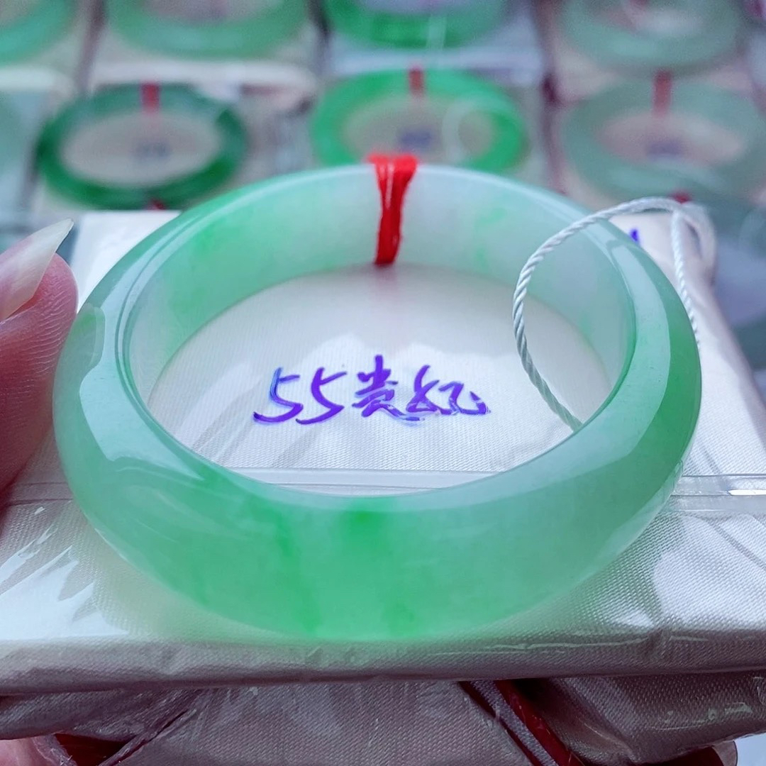 0271贵妃55冰阳绿玉白底青天然缅甸翡翠A货传承55.8短45.8，12.2，8
