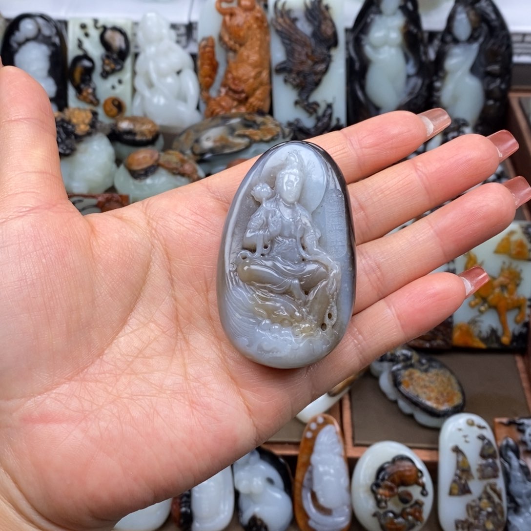 颈饰未镶嵌和田玉