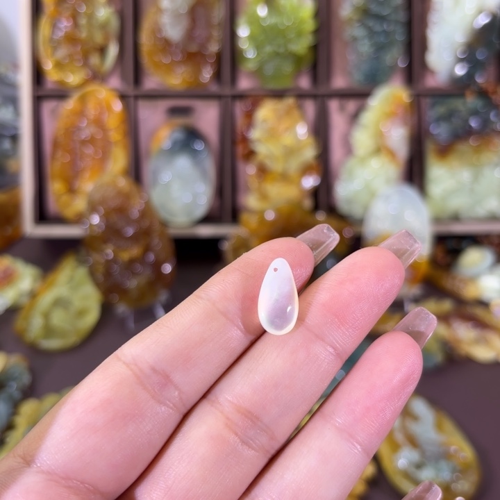 未镶嵌蛇纹石玉颈饰楠*?