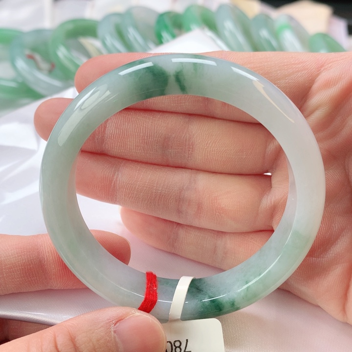 翡翠手镯未镶嵌缅甸A货翡翠手镯