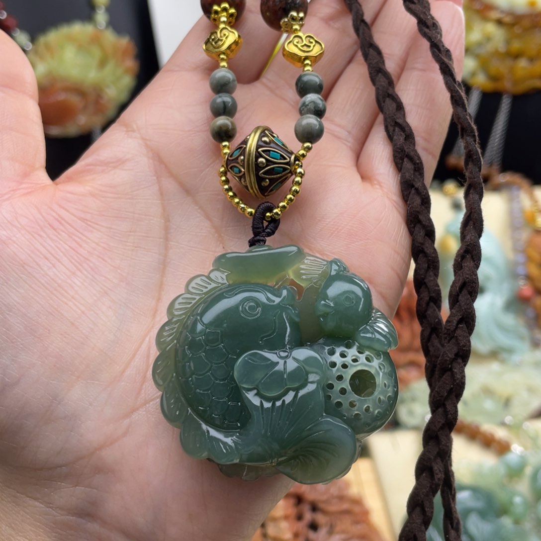 未镶嵌蛇纹石玉颈饰