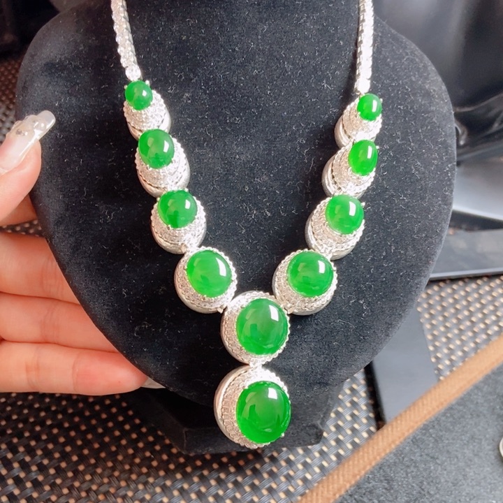 翡翠颈饰未镶嵌