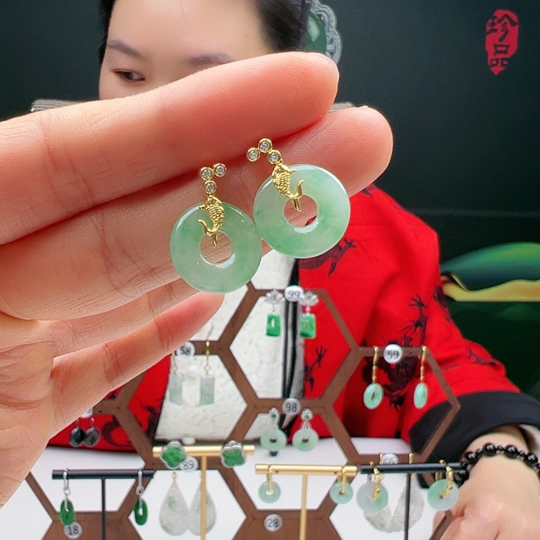 翡翠18K金镶嵌耳饰天然翡翠