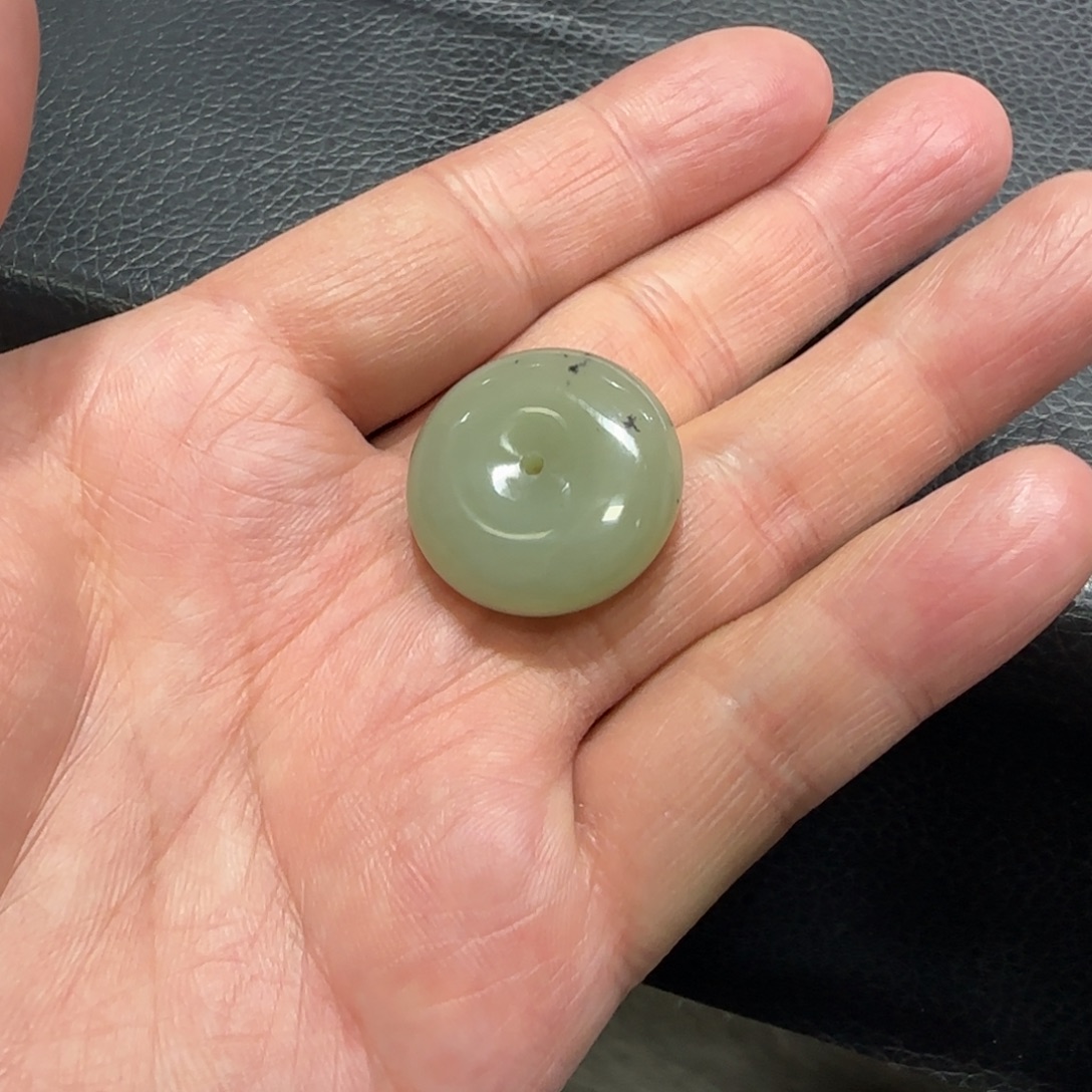 和田玉未镶嵌吊坠(赠链)