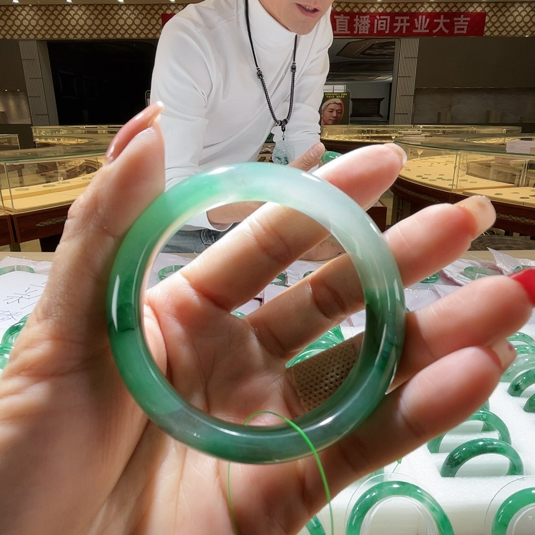 石英质玉颈饰未镶嵌一个
