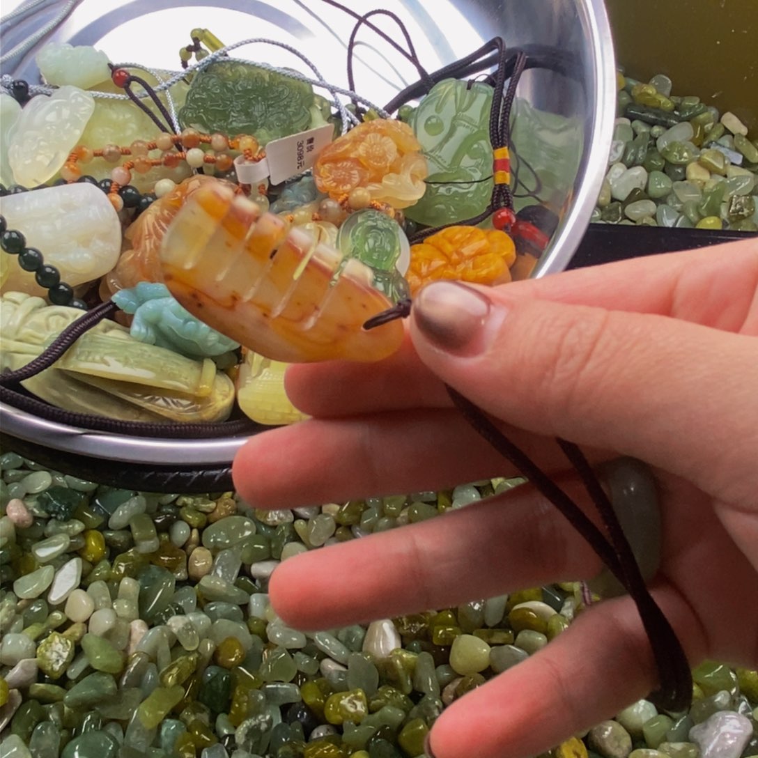 蛇纹石玉颈饰未镶嵌