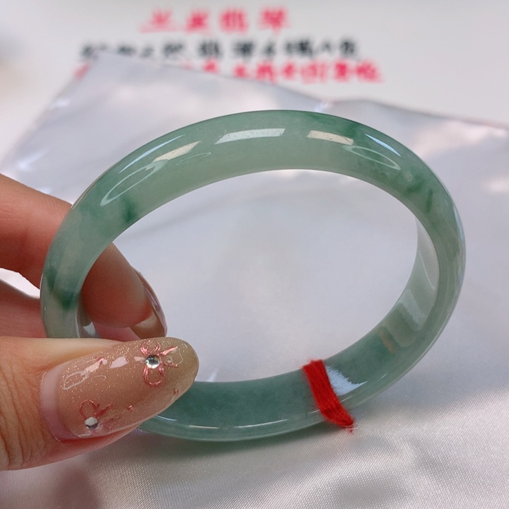 翡翠手镯（贵妃镯）未镶嵌美**活