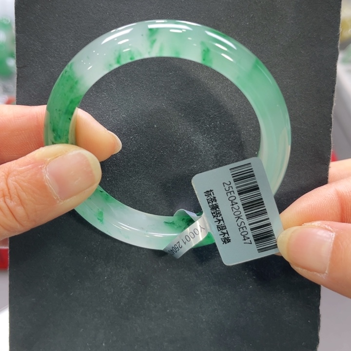 随***看石英质玉（非洲翠）未镶嵌手镯➕小玥54